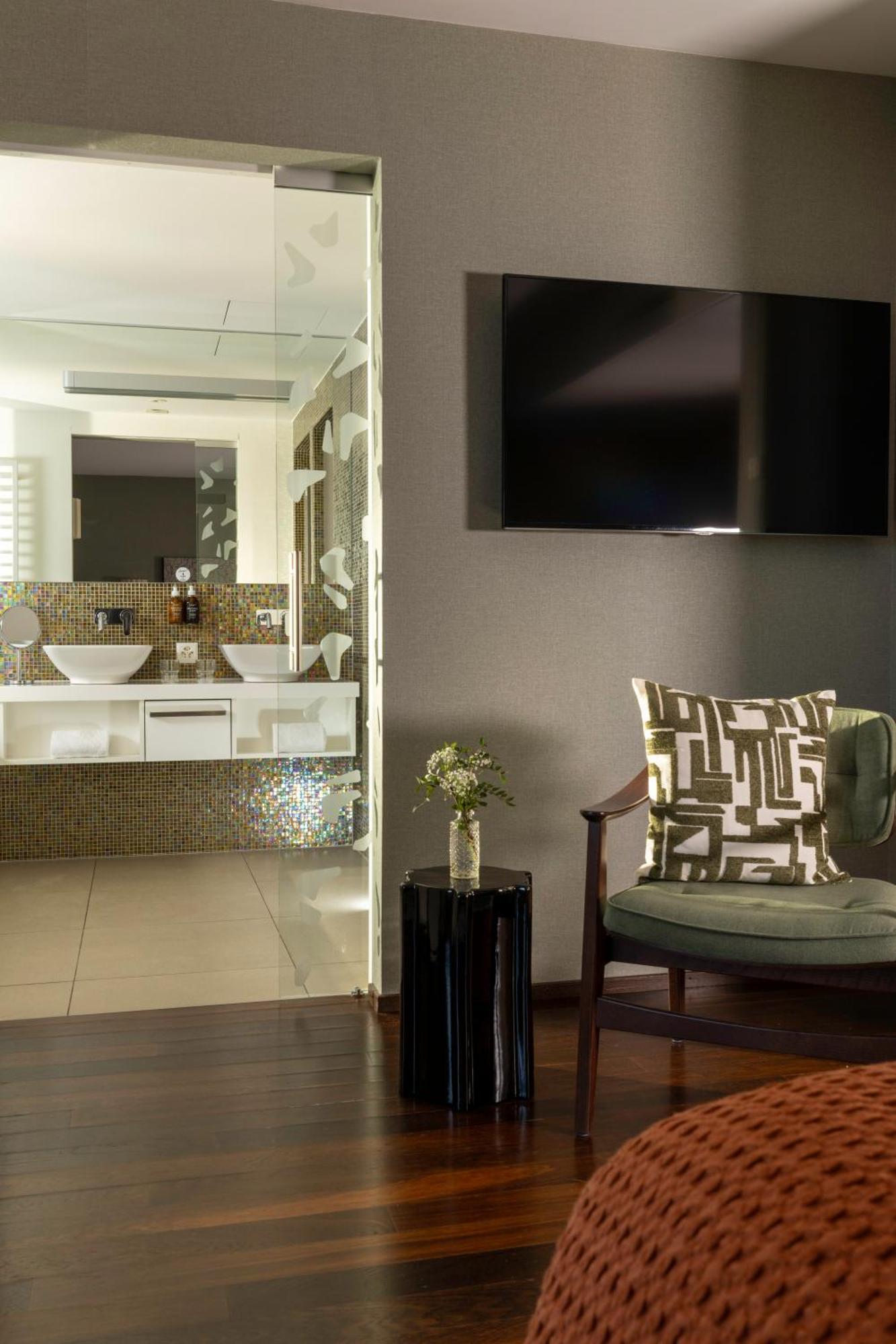 D - - Fully Renovated 2025 Hotel Basileia
